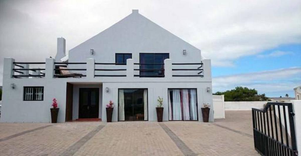 Holiday Guest House Langebaan Bagian luar foto